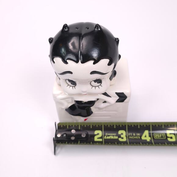 Betty Boop 1995 Ceramic Salt and Pepper Shaker with Removable Head - Picture 12 of 13